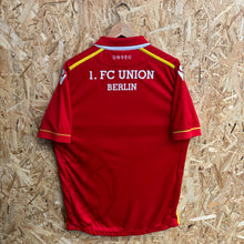 Carica l'immagine nel visualizzatore di Gallery, Camiseta 1.FC Union Berlin 2016-17 Home Macron - L/XL
