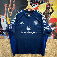 Carregar imagem no visualizador da galeria, Camiseta Manchester United 2024-25 Third Bruno Fernandes #8 Adids - 3XL/4XL
