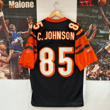 Cargar imagen en el visor de la galería, Camiseta Cincinnati Bengals 2007/08 Home Chad Johnson #85 Reebok - L/XL
