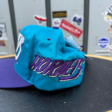 Lade das Bild in den Galerie-Viewer, Gorra Charlotte Hornets AJD 90s Vintage
