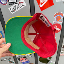 Cargar imagen en el visor de la galería, BNWT Gorra Kansas City Chiefs 90s Eastport Vintage
