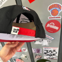 Cargar imagen en el visor de la galería, Gorra Chicago Bulls Late 90s Sports Specialties Vintage
