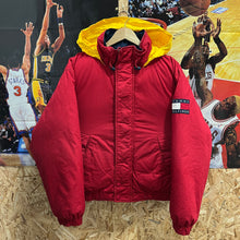 Carregar imagem no visualizador da galeria, Plumas Tommy Hilfiger Vintage 90’s - S/M
