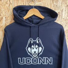 Lade das Bild in den Galerie-Viewer, Sudadera Uconn Huskies Champion Y2K - S/M
