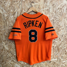 Carregar imagem no visualizador da galeria, Beisbolera Baltimore Orioles 2011 Cal Ripken Jr #8 Majestic - M/L

