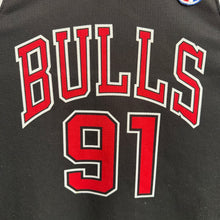 Charger l'image dans la galerie, Camiseta Chicago Bulls Alternate 1997/98 Dennis Rodman #91 Champion Vintage - M/L

