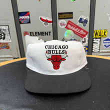 Carregar imagem no visualizador da galeria, BNWT Gorra Chicago Bulls 1994 Logo7 Vintage
