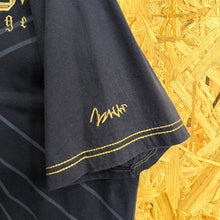 Cargar imagen en el visor de la galería, Camiseta Coogi Y2K Vintage - XXL/3XL
