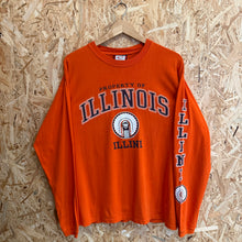Cargar imagen en el visor de la galería, Camiseta manga larga Illinois Fighting Illini Y2K Cadre Athletic - M/L

