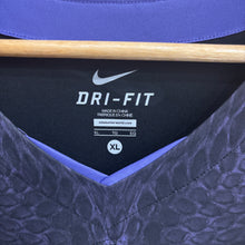 Lade das Bild in den Galerie-Viewer, BNWT Camiseta Nike Black Mamba 2014 - L/XL
