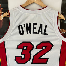 Load image into Gallery viewer, Camiseta Miami Heat Home 2004-05 Shaquille O’Neal #32 Champion Vintage - M/L
