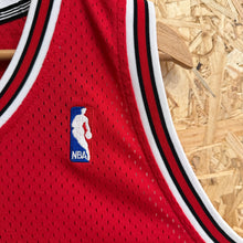 Cargar imagen en el visor de la galería, Camiseta Chicago Bulls Hardwood Classics Road 2013 Toni Kukoc #7 Adidas - L/XL
