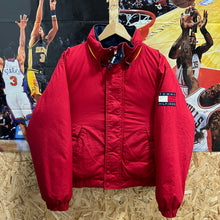Carregar imagem no visualizador da galeria, Plumas Tommy Hilfiger Vintage 90’s - S/M
