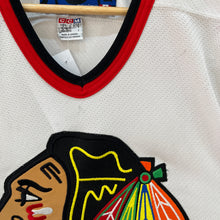 Cargar imagen en el visor de la galería, Camiseta Chicago Blackhawks Home CCM Vintage 90’s - XS/S
