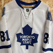 Carregar imagem no visualizador da galeria, Camiseta Toronto Maple Leafs 2010/11 Road Phil Kessel #81 (Firmada) Reebok Vintage - XL/XXL
