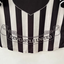 Cargar imagen en el visor de la galería, Camiseta Newcastle United FC 1997-99 Home Adidas Vintage - L/XL
