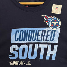 Cargar imagen en el visor de la galería, BNWOT Camiseta Tennessee Titans Y2K Nike - XL/XXL
