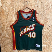 Load image into Gallery viewer, Camiseta Seattle Supersonics 1995/97 Road Shawn Kemp #40 Champion Vintage - XL/XXL
