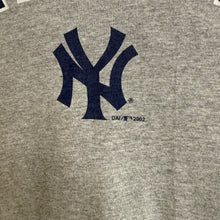 Cargar imagen en el visor de la galería, Camiseta New York Yankees 2002 Dynasty Vintage - XL/XXL

