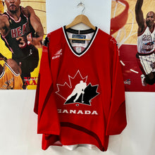 Cargar imagen en el visor de la galería, BNWOT Camiseta Hockey Canada Bauer Y2K - M/L
