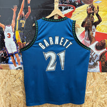 Cargar imagen en el visor de la galería, Camiseta Minnesota Timberwolves 2002 Road Kevin Garnett #21 Nike Vintage - XXL/3XL
