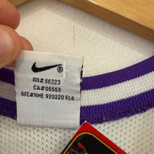 Cargar imagen en el visor de la galería, Camiseta Real Madrid Baloncesto 1997/98 Home Nike Vintage - XS/S
