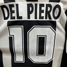 Cargar imagen en el visor de la galería, Camiseta Juventus 1995-96 Home Del Piero #10 Kappa Vintage - S/M
