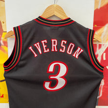 Load image into Gallery viewer, Camiseta Philadelphia 76ers Road 2000-03 Allen Iverson #3 Champion Vintage - L Youth
