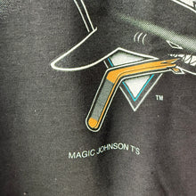 Cargar imagen en el visor de la galería, BNWT Camiseta San Jose Sharks 1994 Magic Johnson T’s Vintage - XL/XXL
