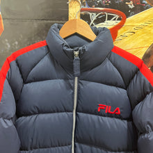 Carregar imagem no visualizador da galeria, Chaqueta Plumas Fila 90’s Vintage - S/M
