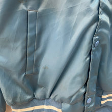 Load image into Gallery viewer, Chaqueta Bomber Satinada Houston Oilers Chalk Line Vintage Late 80’s / Early 90’s - S/M
