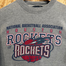 Cargar imagen en el visor de la galería, Camiseta Houston Rockets Mid 90s Nutmeg Mills Vintage - S/M
