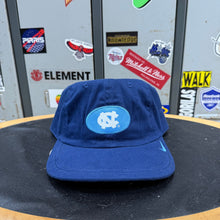 Cargar imagen en el visor de la galería, BNWOT Gorra North Carolina Tar Heels 1998 Nike Vintage
