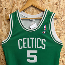 Load image into Gallery viewer, Camiseta Boston Celtics Road 2007-08 Kevin Garnett #5 Champion - L/XL
