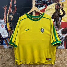 Cargar imagen en el visor de la galería, Camiseta Brasil 1998 Home Nike Vintage - L/XL
