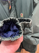 Cargar imagen en el visor de la galería, Plumas Tommy Hilfiger Vintage 90’s - M/L
