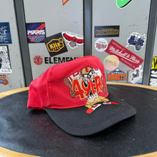 Load image into Gallery viewer, Gorra Taz San Francisco 49ers 1991 Drew Pearson Vintage
