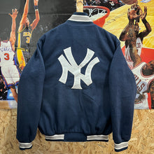 Carregar imagem no visualizador da galeria, Chaqueta Bomber New York Yankees Early 00’s GIII Sports Vintage - M/L
