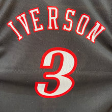 Load image into Gallery viewer, Camiseta Philadelphia 76ers Road 2000-03 Allen Iverson #3 Champion Vintage - L Youth
