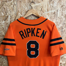 Carregar imagem no visualizador da galeria, Beisbolera Baltimore Orioles 2011 Cal Ripken Jr #8 Majestic - M/L
