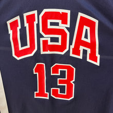 Load image into Gallery viewer, Camiseta USA Road 2004 Tim Duncan #16 Reebok Vintage - M/L/XL
