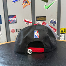 Cargar imagen en el visor de la galería, Gorra Chicago Bulls Late 90s Sports Specialties Vintage
