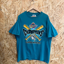 Load image into Gallery viewer, Camiseta Florida Marlins 1997 CSA Vintage - M/L
