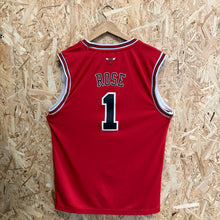Carregar imagem no visualizador da galeria, Camiseta Chicago Bulls Road 2013/14 Derrick Rose #1 Adidas- M/L
