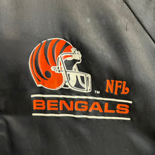 Cargar imagen en el visor de la galería, Chaqueta Bomber Satinada Cincinnati Bengals Late 80’s Chalk Line Vintage - L Youth
