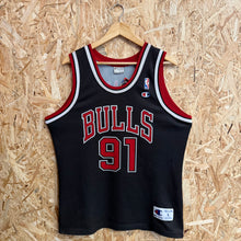 Charger l'image dans la galerie, Camiseta Chicago Bulls Alternate 1997/98 Dennis Rodman #91 Champion Vintage - M/L
