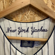 Cargar imagen en el visor de la galería, Beisbolera New York Yankees Early 90s Starter Vintage- L/XL
