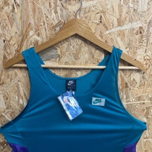 Carregar imagem no visualizador da galeria, BNWT Camiseta Nike Late 80’s Vintage - S

