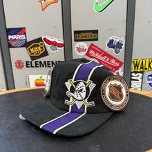 Load image into Gallery viewer, BNWT Gorra Anaheim Mighty Ducks Late 90s Starter Vintage
