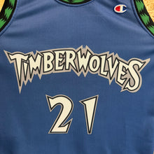 Charger l'image dans la galerie, Camiseta Minnesota Timberwolves 2000/03 Road Kevin Garnett #21 Champion Vintage - M/L
